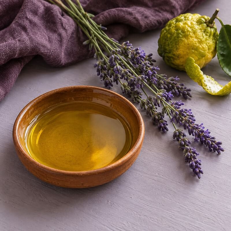 Gyllene parfymolja med lavendel och bergamott