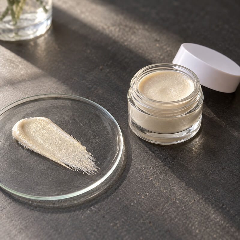 guldskimmer kramhighlighter for kindbenen 1 Guldskimmer – krämhighlighter för kindbenen
