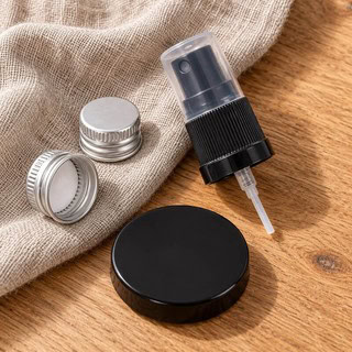 kategori tillbehor sortiment Aluminiumkapsyler, ett svart sprayhuvud och ett svart burklock