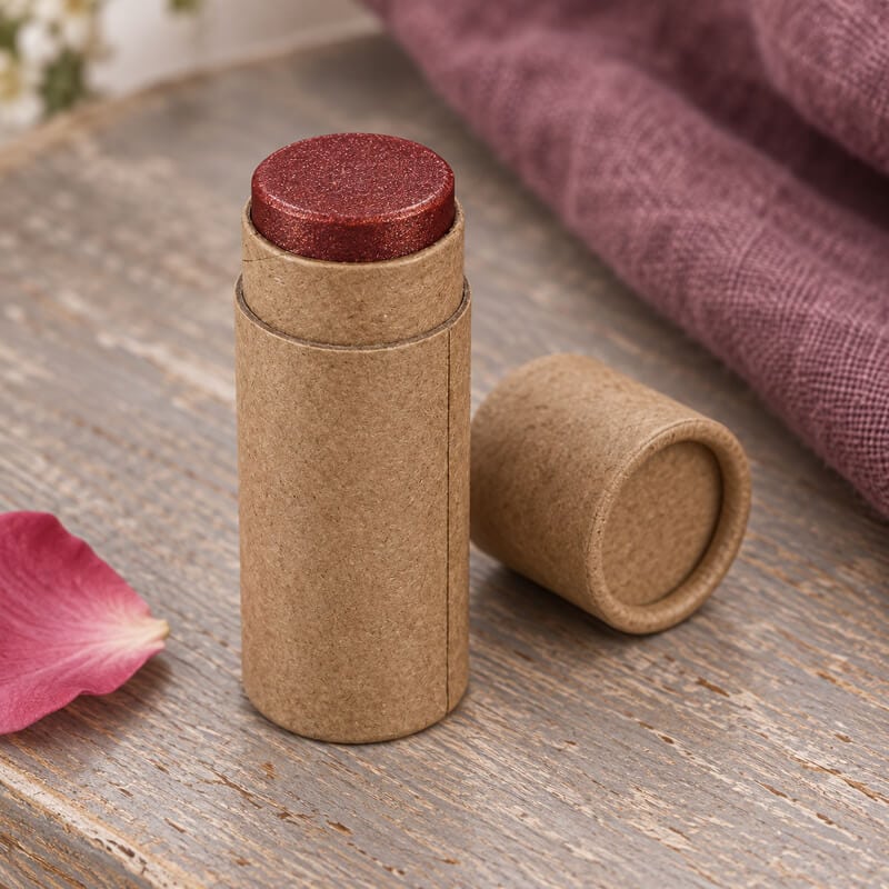 vinrott lappstift med mjukt skimmer Vinrött läppstift med mjukt skimmer